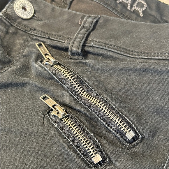 Vanilla Star Skinny Jeans with Zipper Accents - Picture 7 of 8